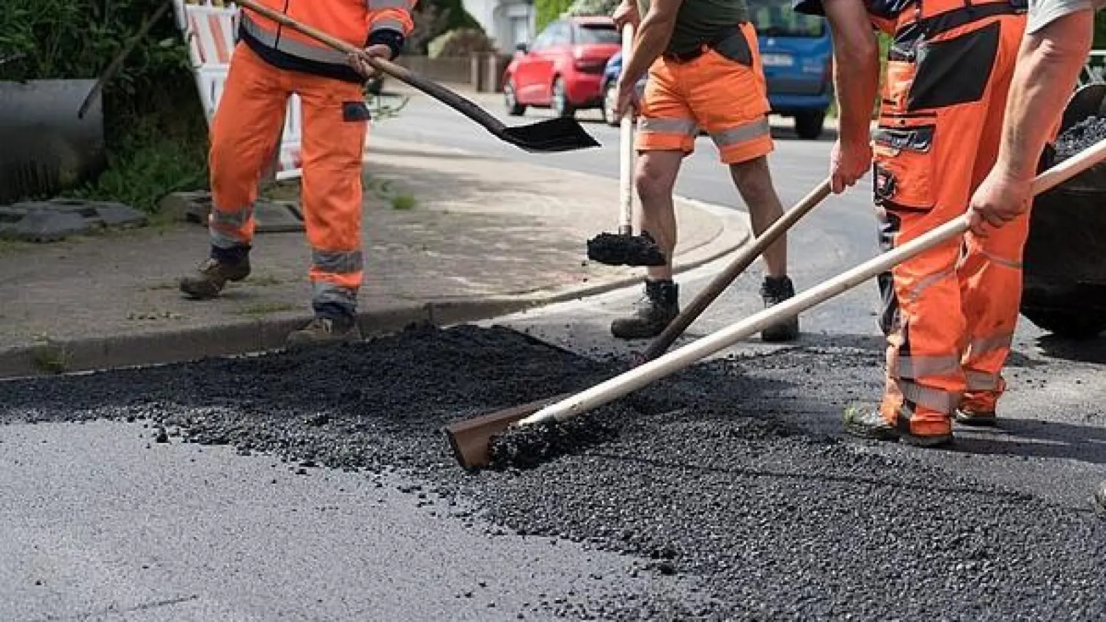 Viel Geld muss die Gemeinde Bindlach 2025 wieder in den Straßen-, Kanal- und Wasserleitungsbau stecken.  (Foto: red)