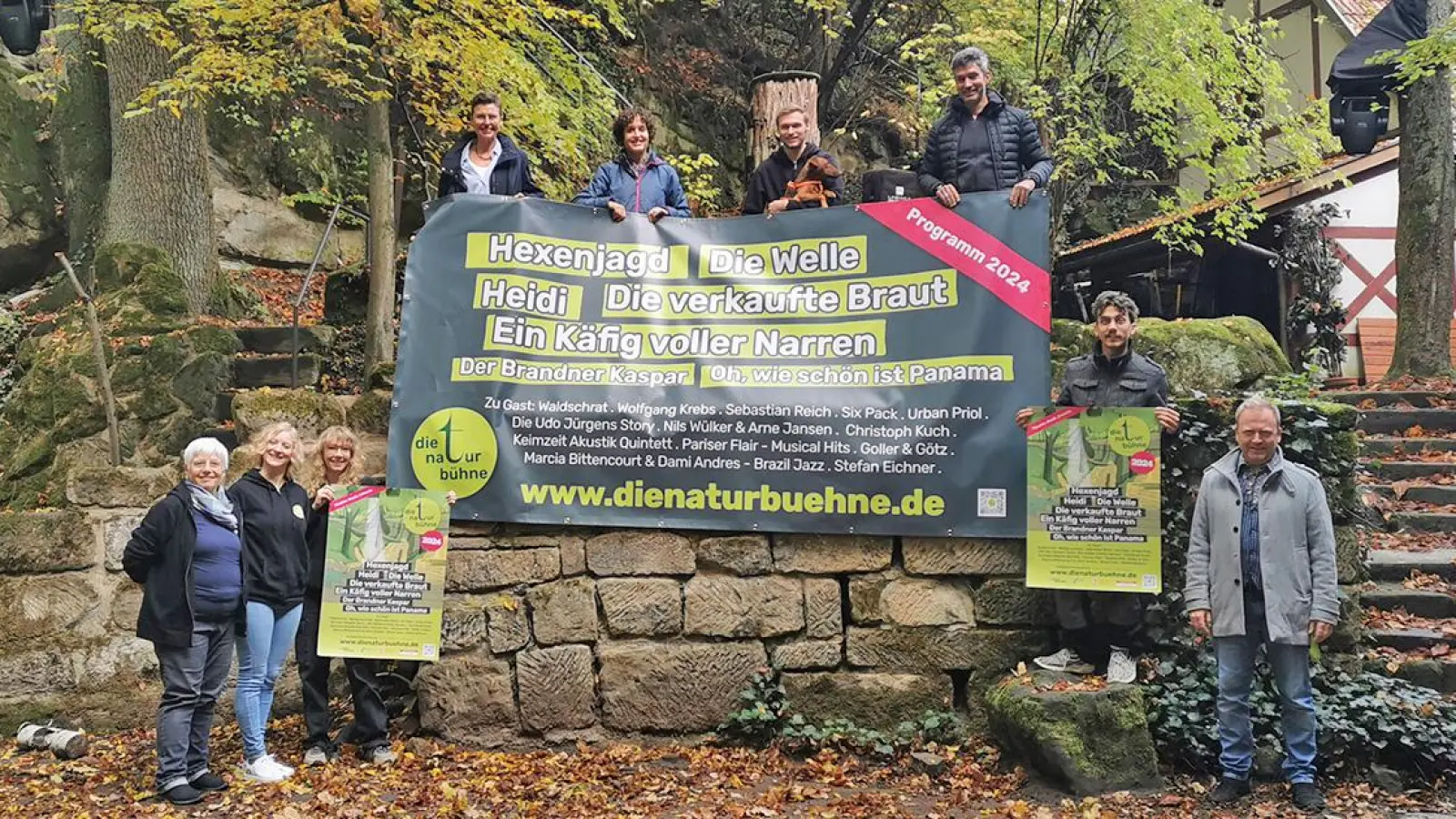 Das Team der Naturbühne Trebgast präsentiert das Programm 2024. (Foto: Naturbühne Trebgast/Hannah-Katharina Martin)