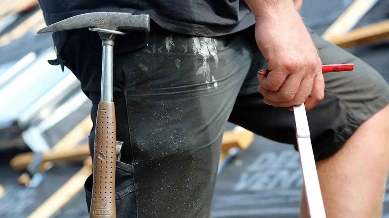 Bayreuther Dachdecker erhalten Inflationsprämie: Über wie viel sich die Handwerker freuen dürfen (Foto: red)