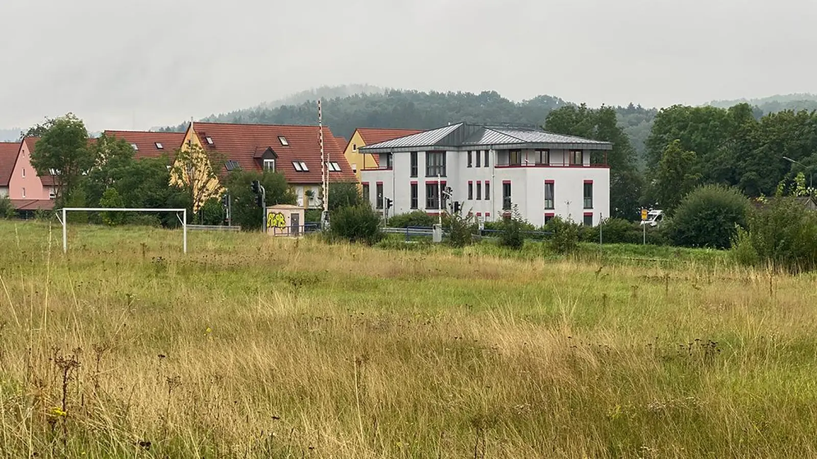 Bayreuth-Laineck: Am Kreisel Richtung Allersdorf (Bindlach) soll ein neuer Supermarkt entstehen. (Foto: Lenkeit)