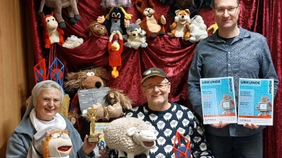 Sr. Marianna, Roland Huppmann und Holger Woppmann freuen sich mit ihren „tierischen“ Darstellern über die Nominierung zweier ihrer Filme für das BKJFF 2026. 	 (Foto: Hannes Fröhlich)