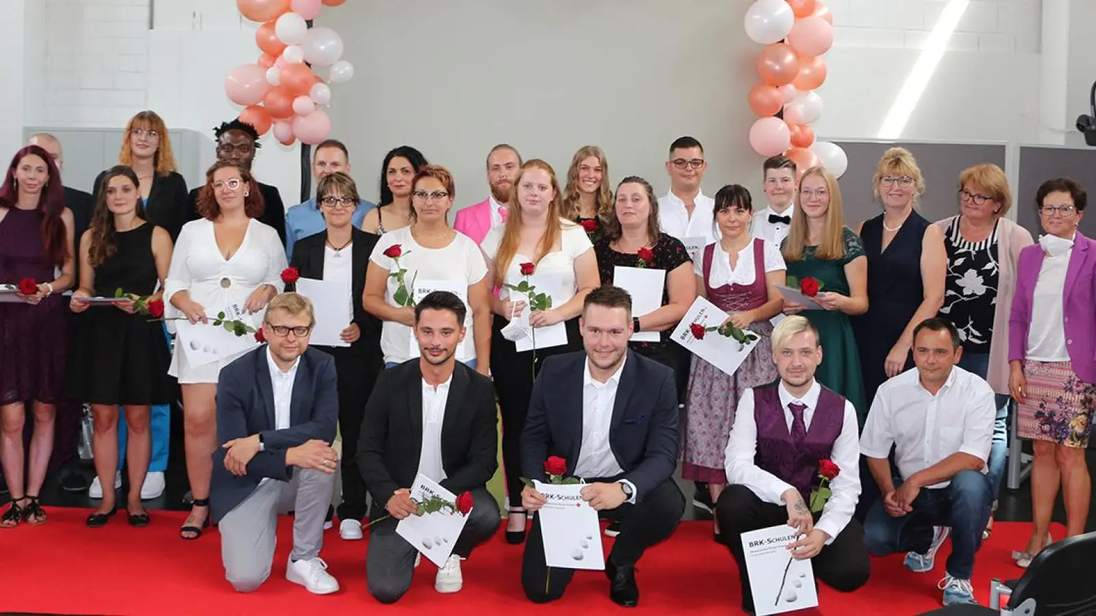 Die Absolventen der Fachkräfte Altenpfleger der BRK Schulen Pflege in Bayreuth. Bild: BRK-Kreisverband Bayreuth (Foto: inBayreuth.de)