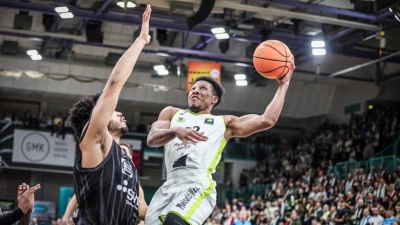 Auf die Leistungsträger wie KeVaughn Allen (auf unserem Bild am Ball im jüngsten Spiel gegen Tübingen) wird es ankommen, wenn der BBC in Bochum einen Erfolg erzielen will. (Foto: Thorsten Ochs)