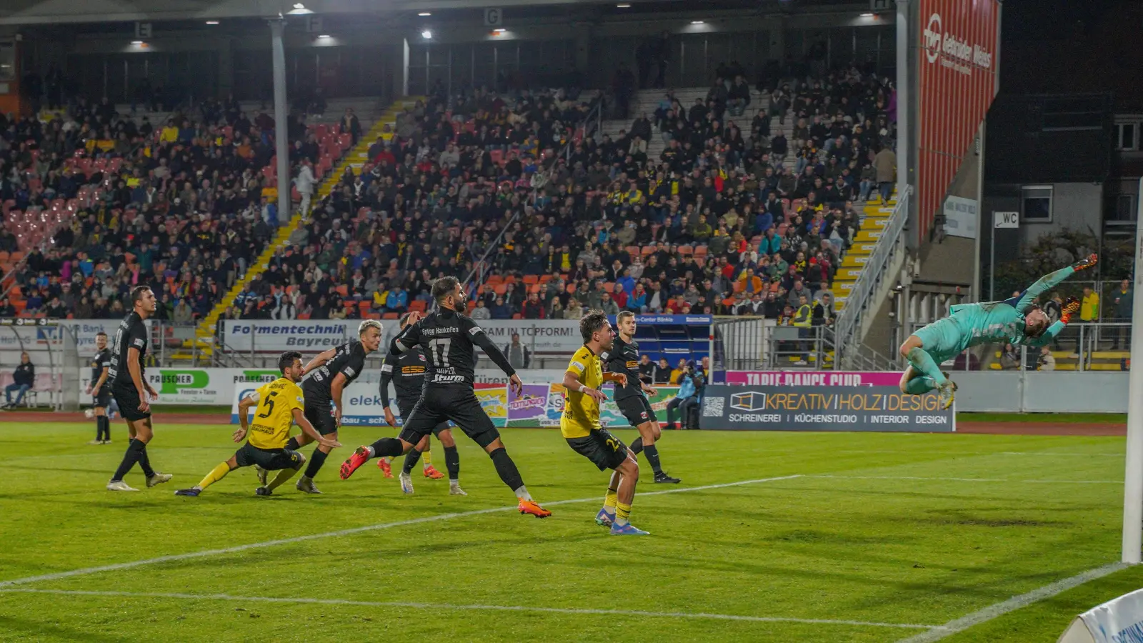 Beim Aktionsspieltag „Oldschdod für alle” in der vergangenen Saison kamen zur Partie der SpVgg Bayreuth gegen die SpVgg Hankofen-Hailing 6.570 Zuschauer ins Hans-Walter-Wild-Stadion. (Foto: Archiv/sd)