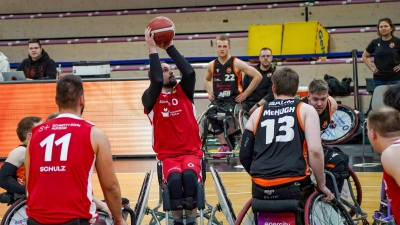 Sebastian Gillsch (beim Wurf) war in der Partie gegen Hannover United Topscorer des RSV Bayreuth. (Foto: sd)