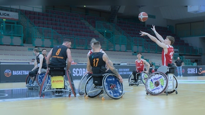 Matias Mendez (hier beim Wurf im Heimspiel gegen Ulm) war bester Werfer und Rebounder des RSV Bayreuth in der heutigen Partie bei den ING Skywheelers Frankfurt. (Foto: RSV Bayreuth)