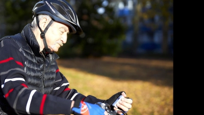 Auch beim Radfahren kann ischnell Hilfe angefordert und der Standort per GPS übermittelt werden. 				 red (Foto: red)
